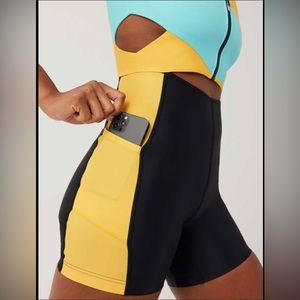 OUTDOOR VOICES
SplashKnit 6" Bodysuit Size Small worn once